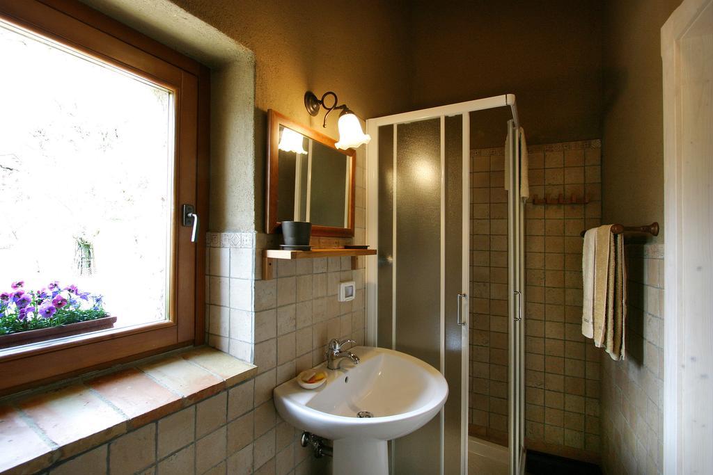 B&B Cascina Dell'Orso Castelsantangelo sul Nera Rum bild