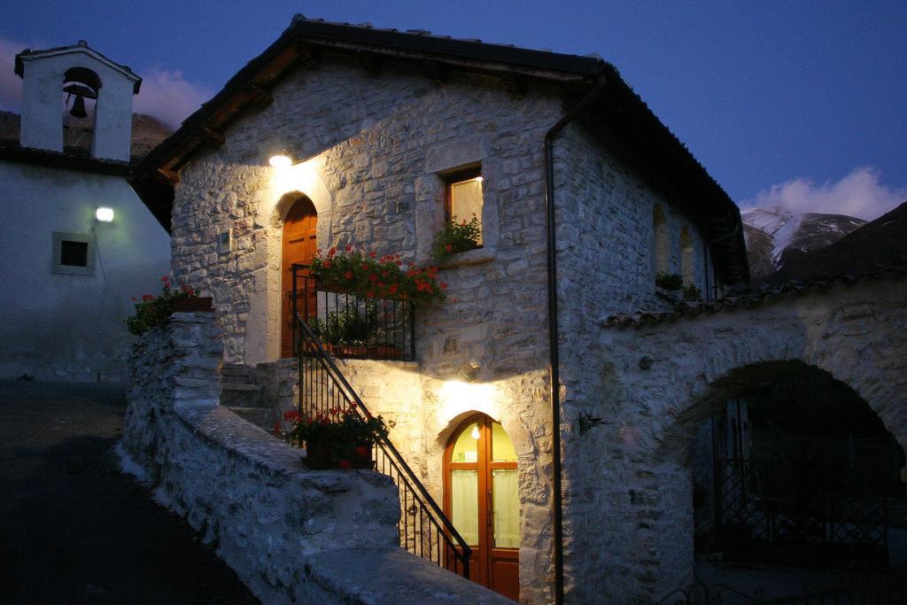 B&B Cascina Dell'Orso Castelsantangelo sul Nera Exteriör bild